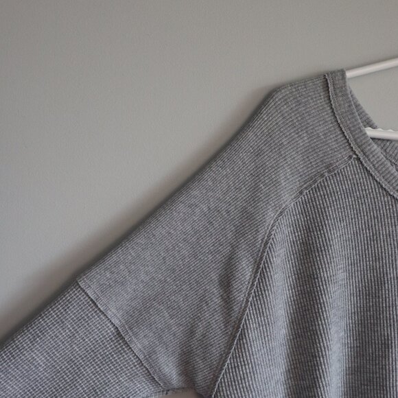 TNA Women's Sz M Grey Alder Crewneck Waffle Knit Thermal Long Sleeve Stretch Top - Picture 3 of 11